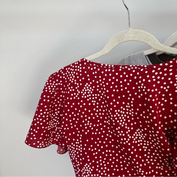 🩷SHEIN SHORT SLEEVE RED WHITE V NECK TIE KNOT CROP TOP SIZE SMALL TRENDING - Picture 8 of 13